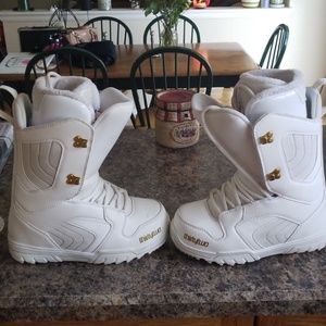 Thirty Two women snowboarding boots